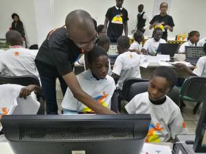 formation des enfants de 9 à 15 ans au logiciel de programmation scratch par la Fondation Orange Côte d'ivoire, Kaleidoscopedemoi, Bamba Aida